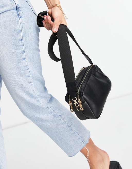 ASOS DESIGN – Svart kameraväska i läder med dubbla fack och vävt band