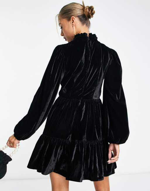 ASOS DESIGN – Svart kort smockklänning i sammet med fickor och veckad krage, 4 av 4