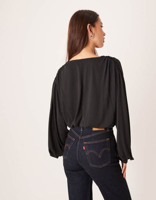 ASOS DESIGN – Svart, kort topp i modal med ballongärmar och v-ringning, 4 av 4