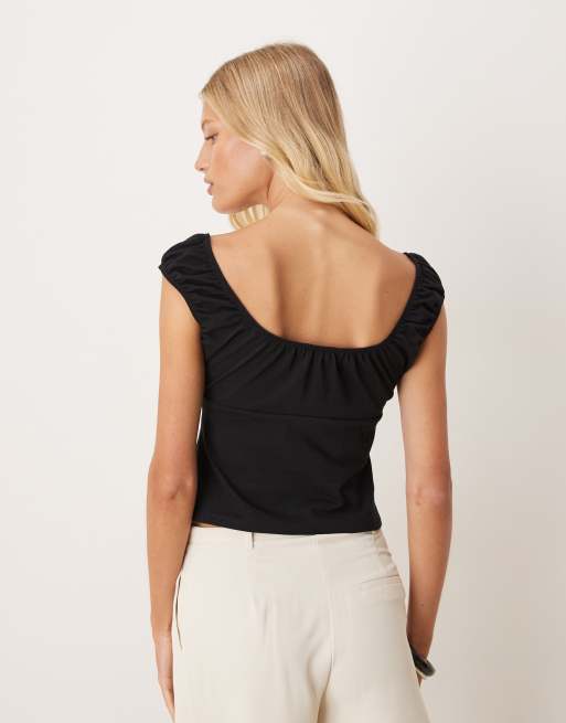 ASOS DESIGN – Svart, kortärmad topp i milkmaid-stil med knäppning, 2 av 4