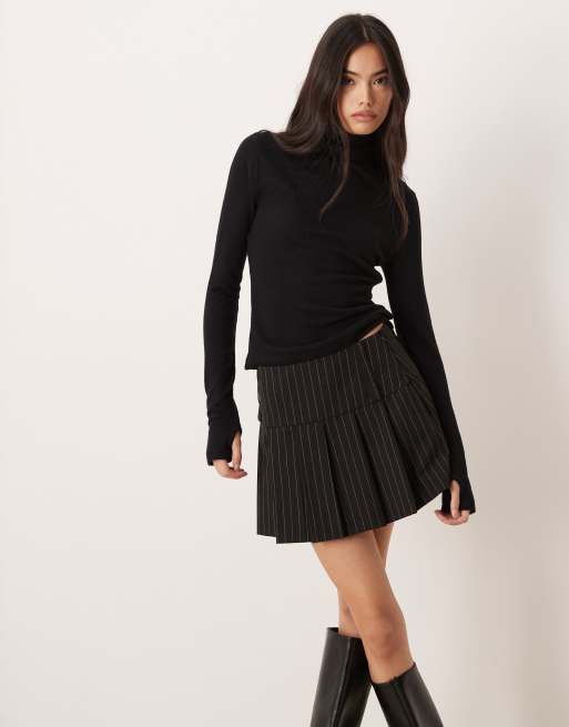 ASOS DESIGN – Svart, kritstrecksrandig, plisserad minikjol med sänkt midja, 5 av 5