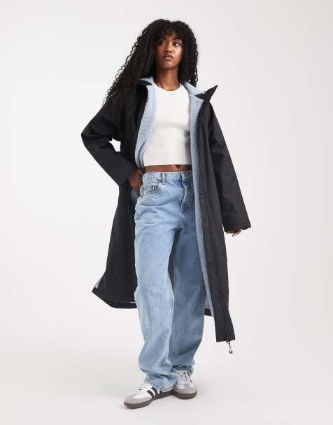 ASOS DESIGN – Svart, lång regnkappa med blått fleecefoder - view 1