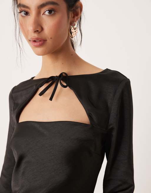 ASOS DESIGN – Svart långärmad maxiklänning i satin, 2 av 4