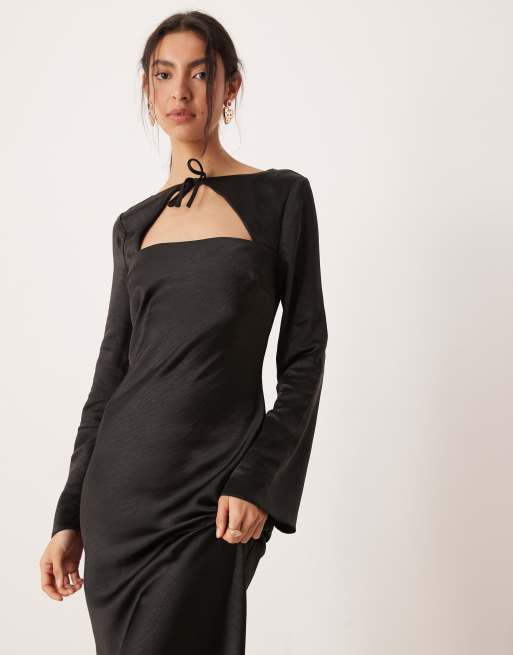 ASOS DESIGN – Svart långärmad maxiklänning i satin, 4 av 4