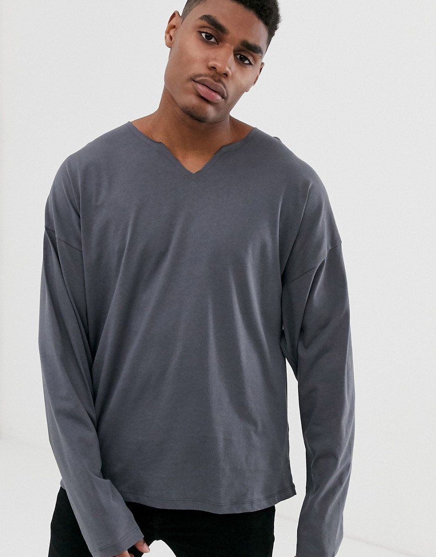 ASOS DESIGN – Svart långärmad t-shirt i oversize-modell med råskuret hakslag-Grå