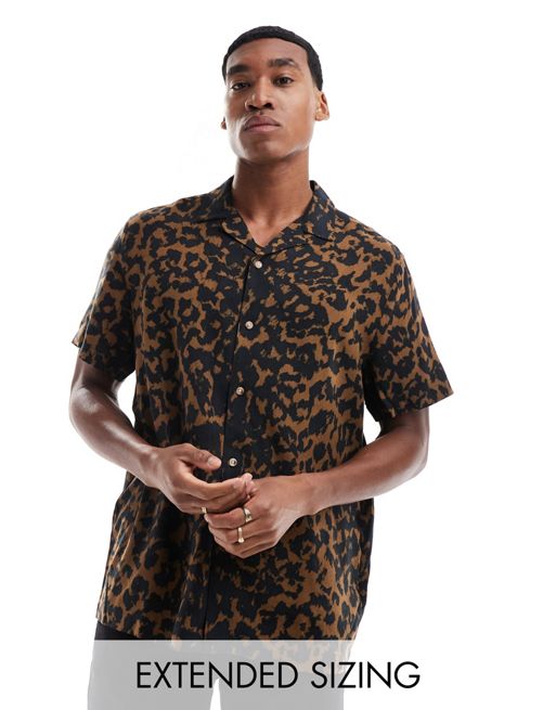 FhyzicsShops DESIGN – Svart, leopardmönstrad skjorta med avslappnad passform och platt krage