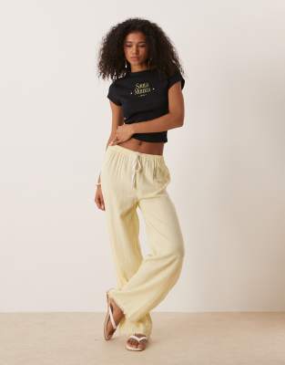 ASOS DESIGN – Svart, liten t-shirt med Santa Monica-tryck - view 1