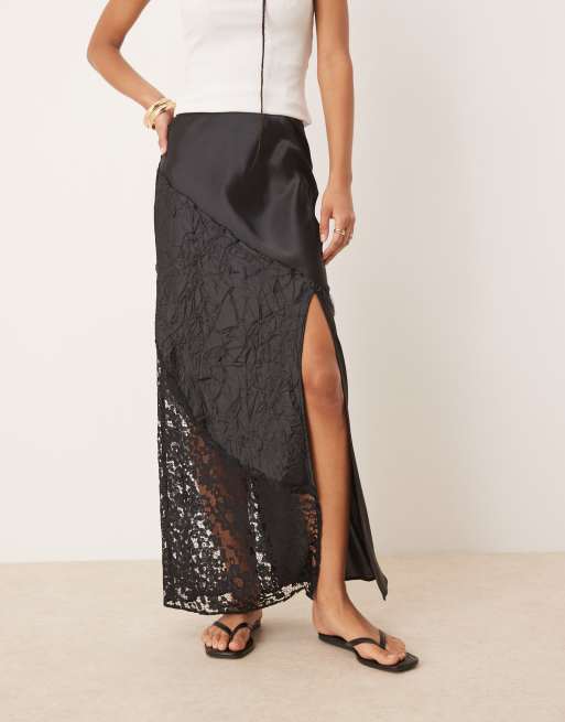 ASOS DESIGN – Svart maxikjol i krinklad satin och spets med hög slits, 2 av 5