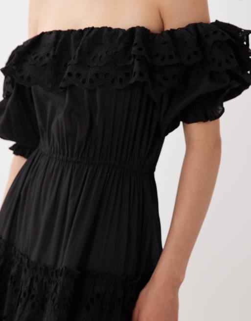 ASOS DESIGN – Svart maxiklänning med bardotringning och blommigt broderi, 2 av 4