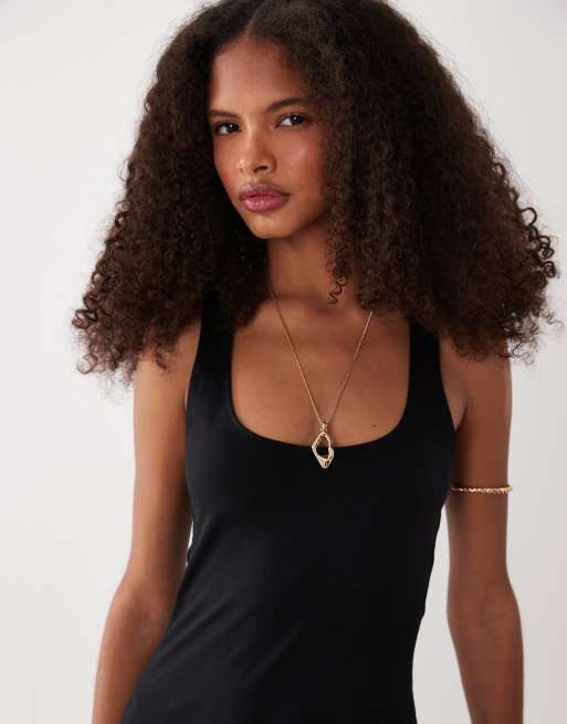 ASOS DESIGN – Svart maxiklänning med djup halsringning, 3 av 4