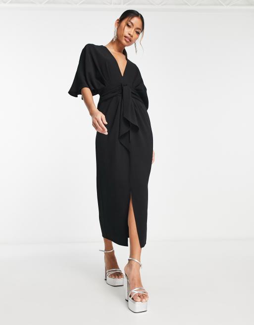 ASOS DESIGN – Svart midiklänning med djup urringning, pingvinärmar och knytning framtill av crepe 