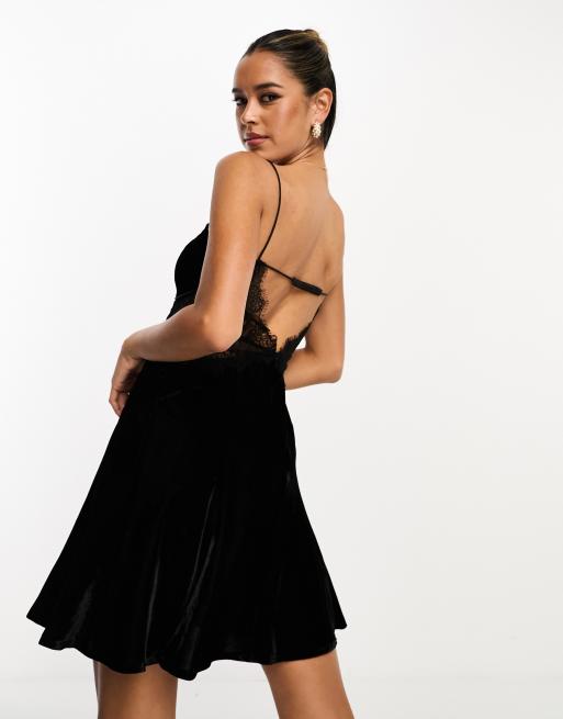 ASOS DESIGN – Svart miniklänning i sammet med spetsinslag, 2 av 4