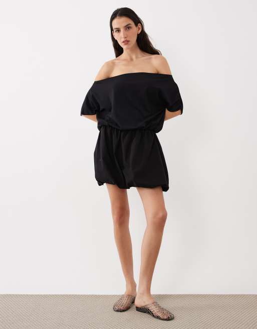 ASOS DESIGN – Svart miniklänning med bara axlar och ballongkjol, 2 av 4