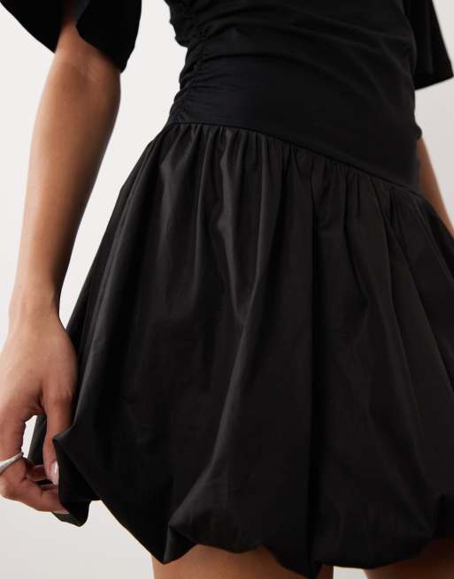 ASOS DESIGN – Svart miniklänning med indragen midja och ballongfåll, 4 av 4