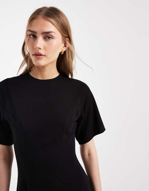 ASOS DESIGN – Svart miniklänning med markerad midja och dekorativ söm, 2 av 4