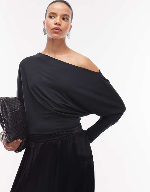 ASOS DESIGN – Svart, mjuk body med drapering, sänkt axel och pingvinärm, 2 av 4