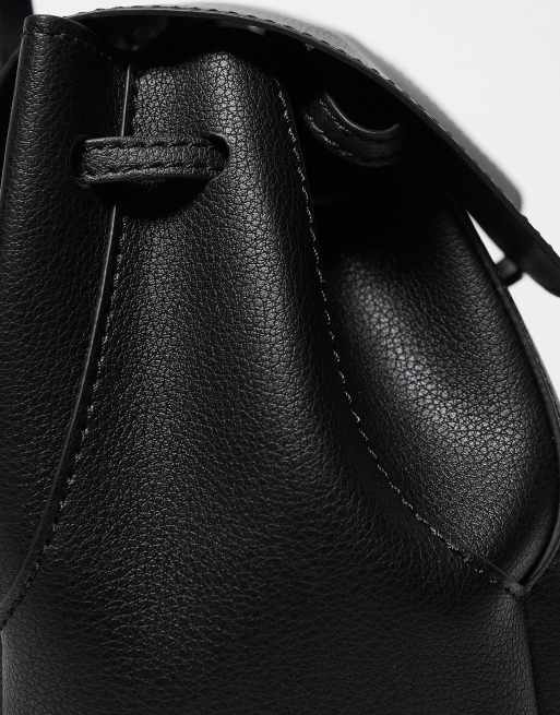 ASOS DESIGN – Svart, mjuk, liten ryggsäck , 3 av 4