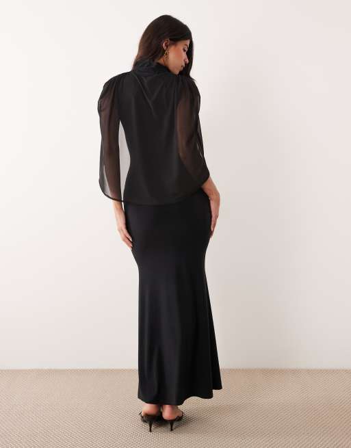 ASOS DESIGN – Svart, mjuk maxiklänning med cape-ärmar och drapering, 4 av 4