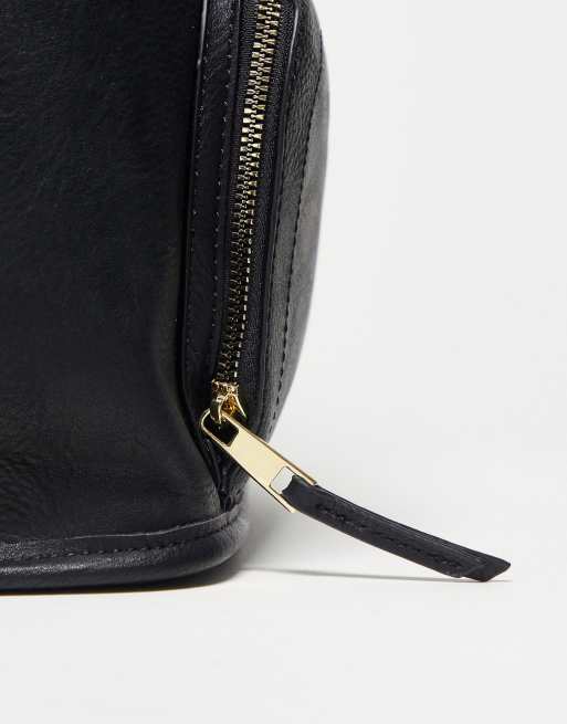 ASOS DESIGN – Svart, mjuk ryggsäck med framficka med dragkedja , 3 av 4