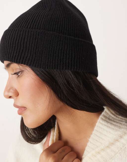 ASOS DESIGN – Svart mössa i finstickad ull, 2 av 3