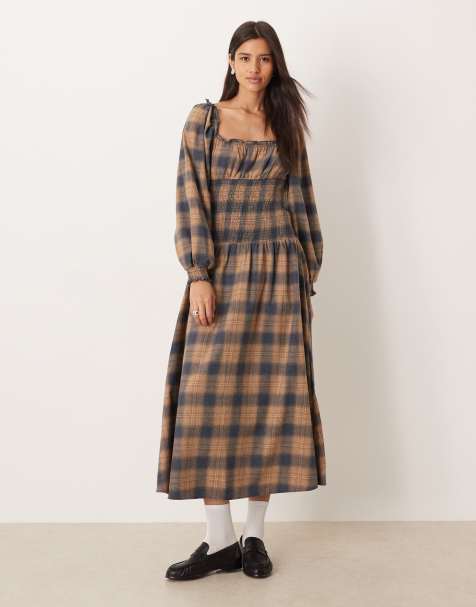ASOS DESIGN – Svart och ljusbrun, rutig midiklänning med djup halsringning och smockat liv - view 1