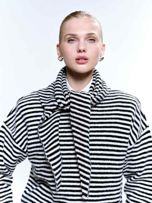 ASOS DESIGN – Svart och naturvit, randig, stickad tröja med scarf, 4 av 4