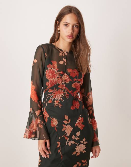 ASOS DESIGN – Svart och röd, blommig maxiklänning med utsvängda ärmar och volangkant, 3 av 4