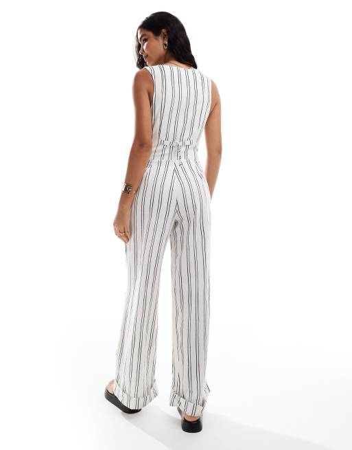 ASOS DESIGN – Svart och vit, asymmetrisk jumpsuit med kostymväst i 2-i-1-design, 2 av 4