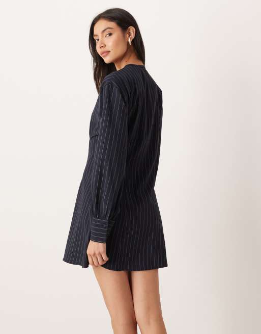 ASOS DESIGN – Svart och vitrandig, kraglös skjortklänning med markerad midja, 3 av 4