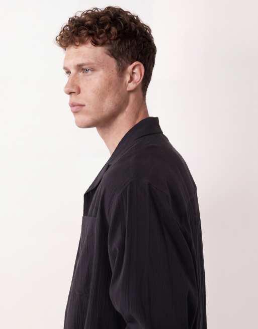 ASOS DESIGN – Svart, oversized skjorta med krinklad textur och platt krage, 4 av 5