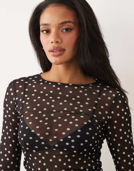 ASOS DESIGN – Svart, prickig topp i skir mesh med utsvängda, långa ärmar, 3 av 4