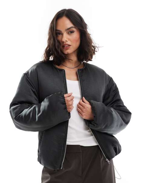 ASOS DESIGN – Svart, puffig bomberjacka i satin utan krage - view 1