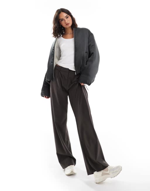 ASOS DESIGN – Svart, puffig bomberjacka i satin utan krage, 4 av 4