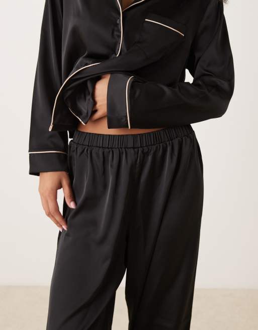 ASOS DESIGN – Svart pyjamas i satin med skjorta och byxor, 3 av 4