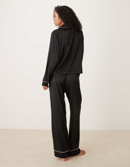 ASOS DESIGN – Svart pyjamas i satin med skjorta och byxor, 4 av 4