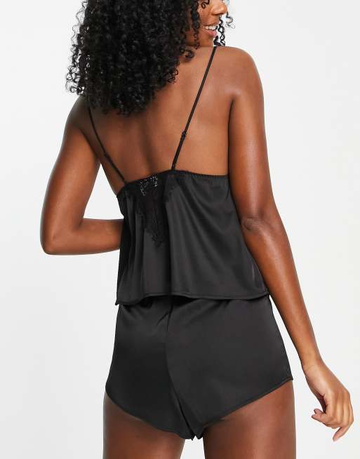 ASOS DESIGN – Svart pyjamas med satinlinne i spets och shorts med flöjtfåll, 2 av 4
