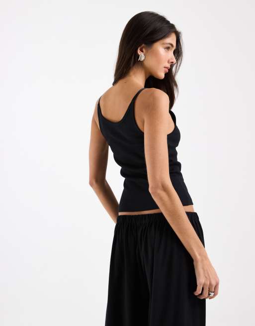 ASOS DESIGN – Svart, ribbat linne med smala axelband och djup halsringning, 4 av 4