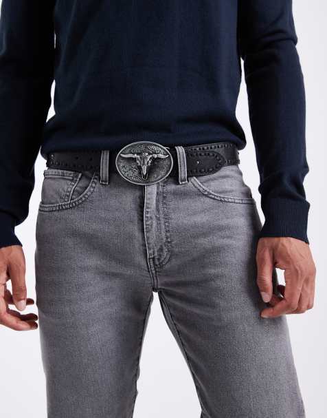 ASOS DESIGN – Svart skärp i läderimitation med kaststygn, nitar och pläterat spänne - view 1