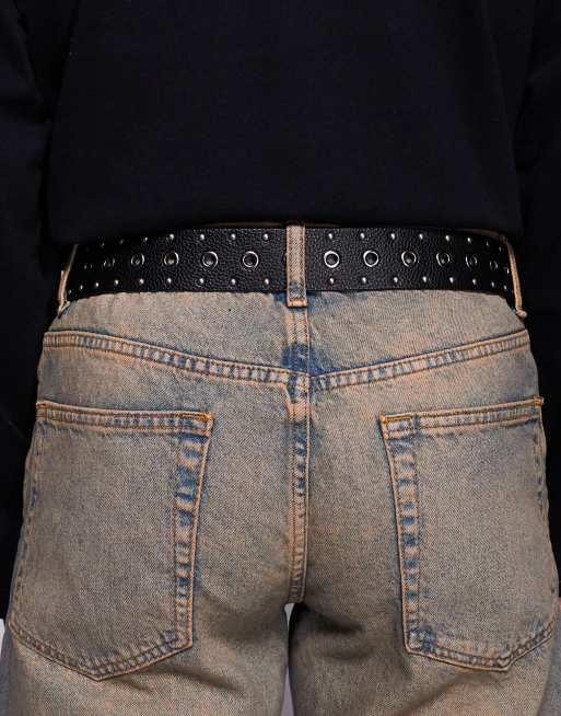 ASOS DESIGN – Svart skärp i läderimitation med smält, ovalt spänne och öljetter med nitar, 2 av 3