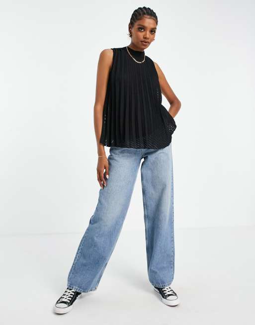 ASOS DESIGN – Svart skir topp i dobbymaterial med halterneck och vid modell, 2 av 4
