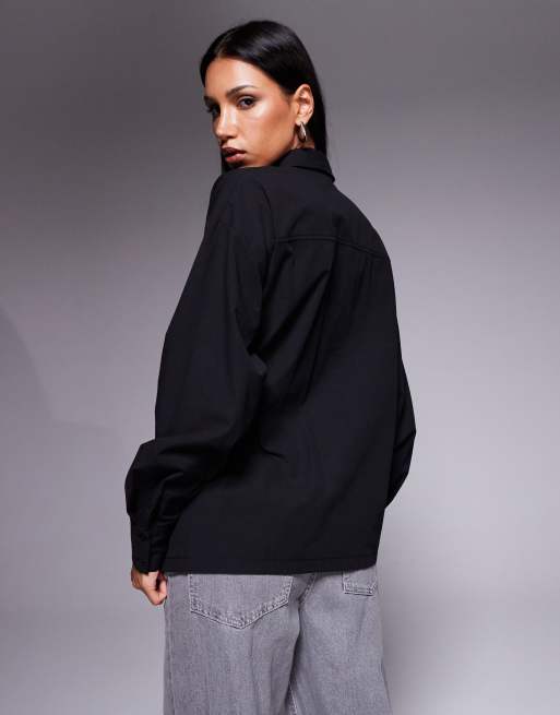 ASOS DESIGN – Svart skjorta i oversize med omlottdesign med rosett och rynkning, 3 av 4