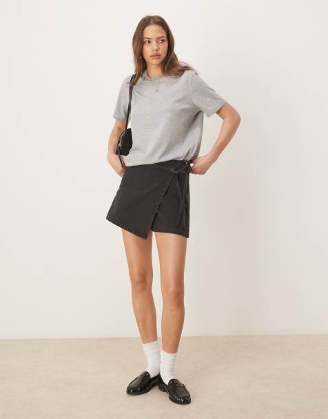 ASOS DESIGN – Svart skort med omlottdesign i denim - view 1