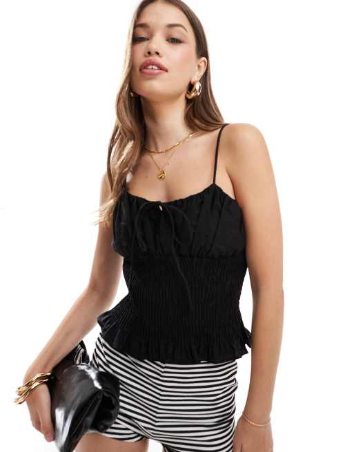 ASOS DESIGN – Svart, smockad topp i poplin med smala axelband