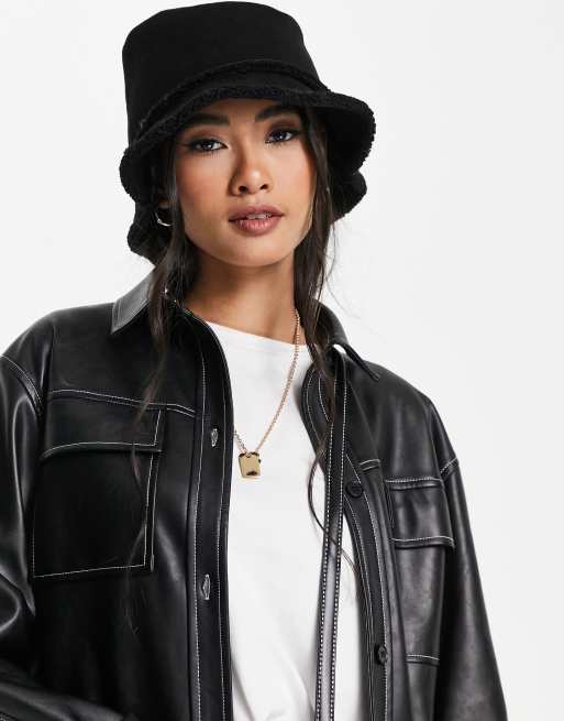 ASOS DESIGN – Svart solhatt i fårskinnsimitation