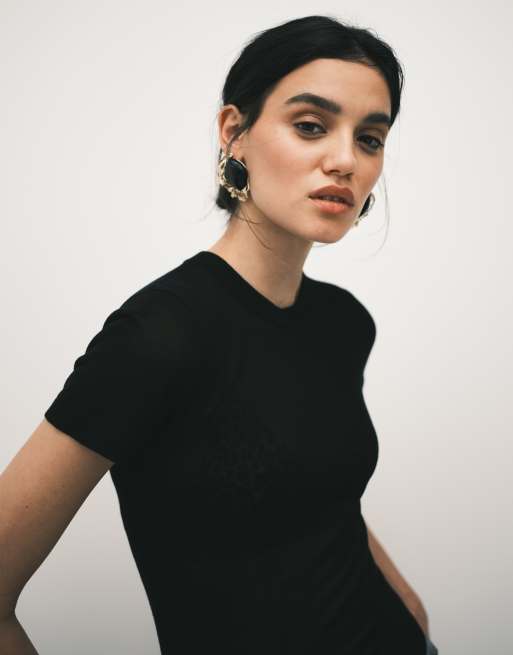ASOS DESIGN – Svart, stickad, figurnära och skir t-shirt, 3 av 4