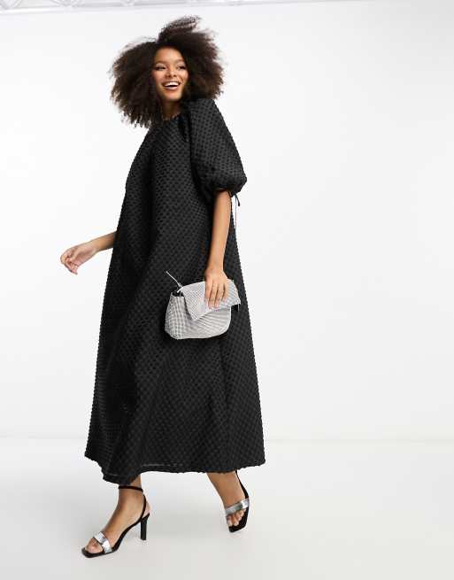 ASOS DESIGN – Svart strukturerad smockklänning i midilängd med indragen halsringning, 4 av 4