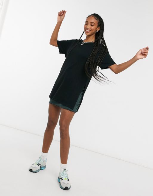 ASOS DESIGN – Svart strukturerad t-shirt i longline-modell med slits i sidan
