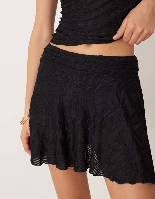 ASOS DESIGN – Svart, strukturerad, vippig minikjol med rynkad midja, del av set, 2 av 5