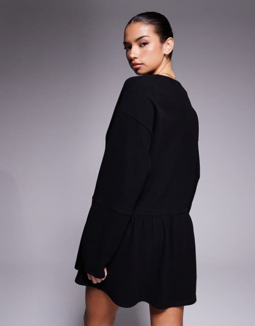 ASOS DESIGN – Svart, supermjuk miniklänning med v-formad, sänkt midja framtill, 2 av 4