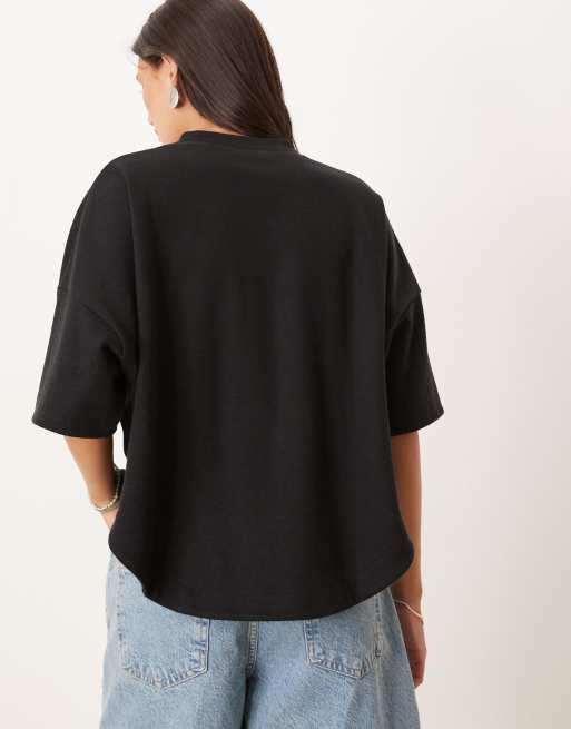 ASOS DESIGN – Svart, supermjuk t-shirt med boxig passform och rundad fåll, 3 av 4